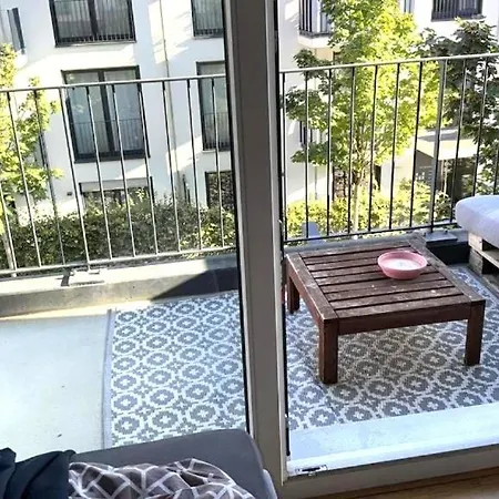 Charming 1-bedroom With Natural Light And Balcony *