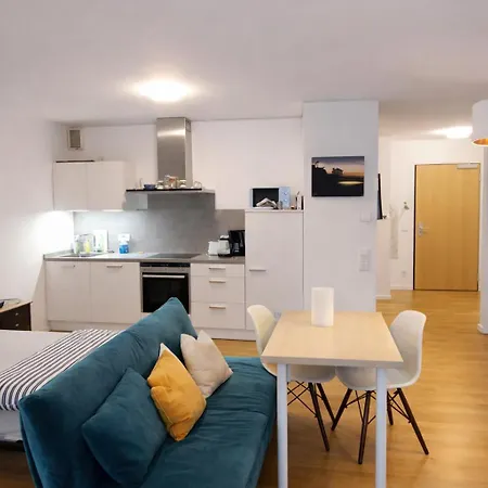 Charming 1-bedroom With Natural Light And Balcony Lejlighed